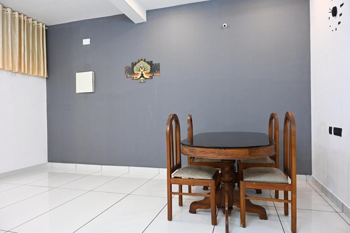 ChottanikaraElamkulam Penthouse - 3Bhk Ac With Kitchen - Kochi公寓 外观 照片